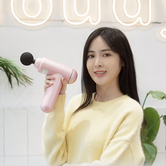 Massage Gun with Heat and Cold, Body Muscle Massage Gun for Athletes, Hand Held Percussion Back Massager Gun Deep Tissue 3 Interchangeable Heads
